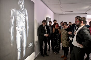 Gabriel Boric contempló los cuadros