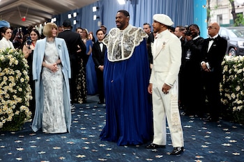 La temática "Superfine: Tailoring Black Style" celebra a diseñadores negros en la moda masculina. (REUTERS/Mario Anzuoni)