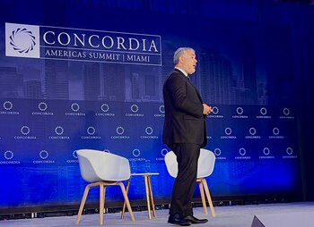 Expresidente Iván Duque en conversatorio