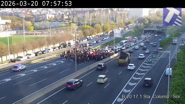 Corte por la manifestación de docentes en la pata Nord/B-20 en Santa Coloma de Gramenet, en sentido Barcelona. (Trànsit/X)