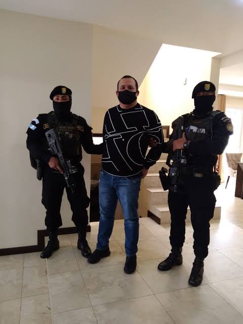 Kevin Raymundo Roque Contreras fue extraditado a Estados Unidos para enfrentar cargos por narcotráfico en la Corte Distrital del Este de Texas. ( Subdirección General de Análisis de Información Antinarcótica de la Policía Nacional Civil )