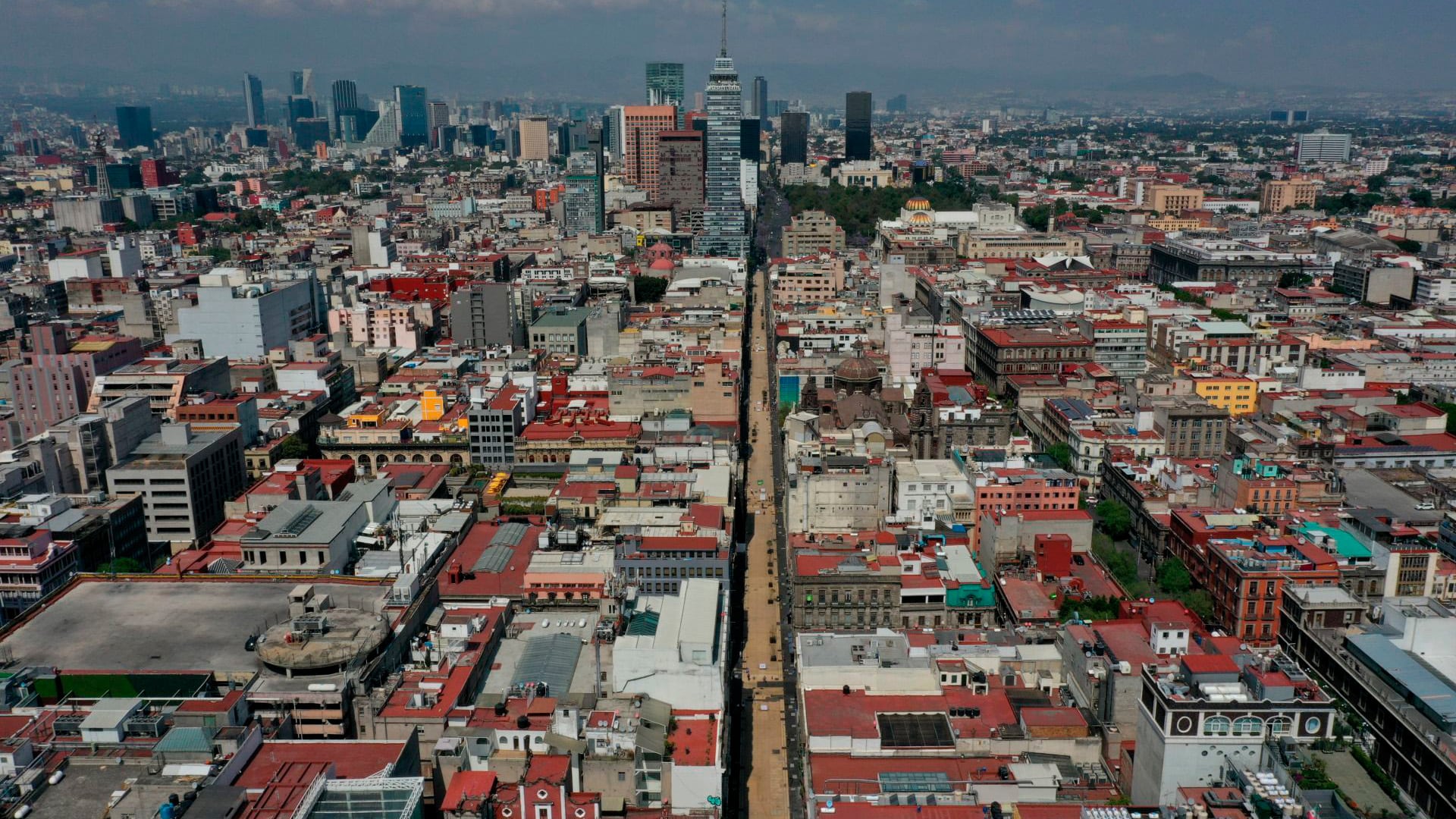 La edificación de la ciudad en un terreno poco convencional ha llevado a expertos a replantear la habitabilidad del suelo de la capital. (Foto: Cuartoscuro)