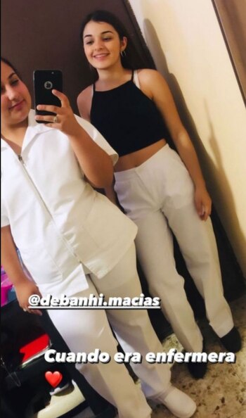 En la preparatoria, Karely estaba