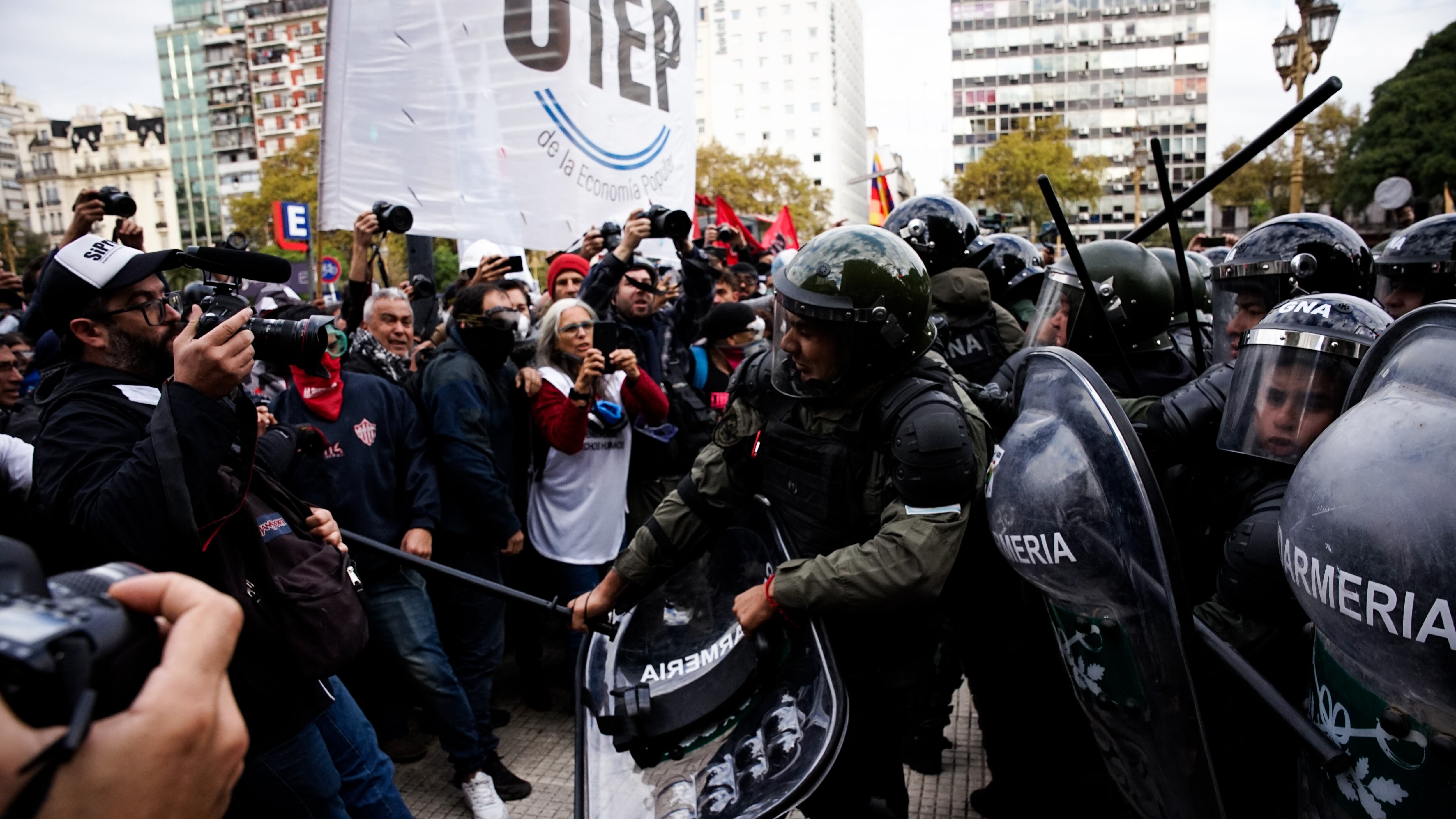 Nueva marcha de jubilados. La del miércoles pasado finalizó con fuertes incidentes (RS Fotos)