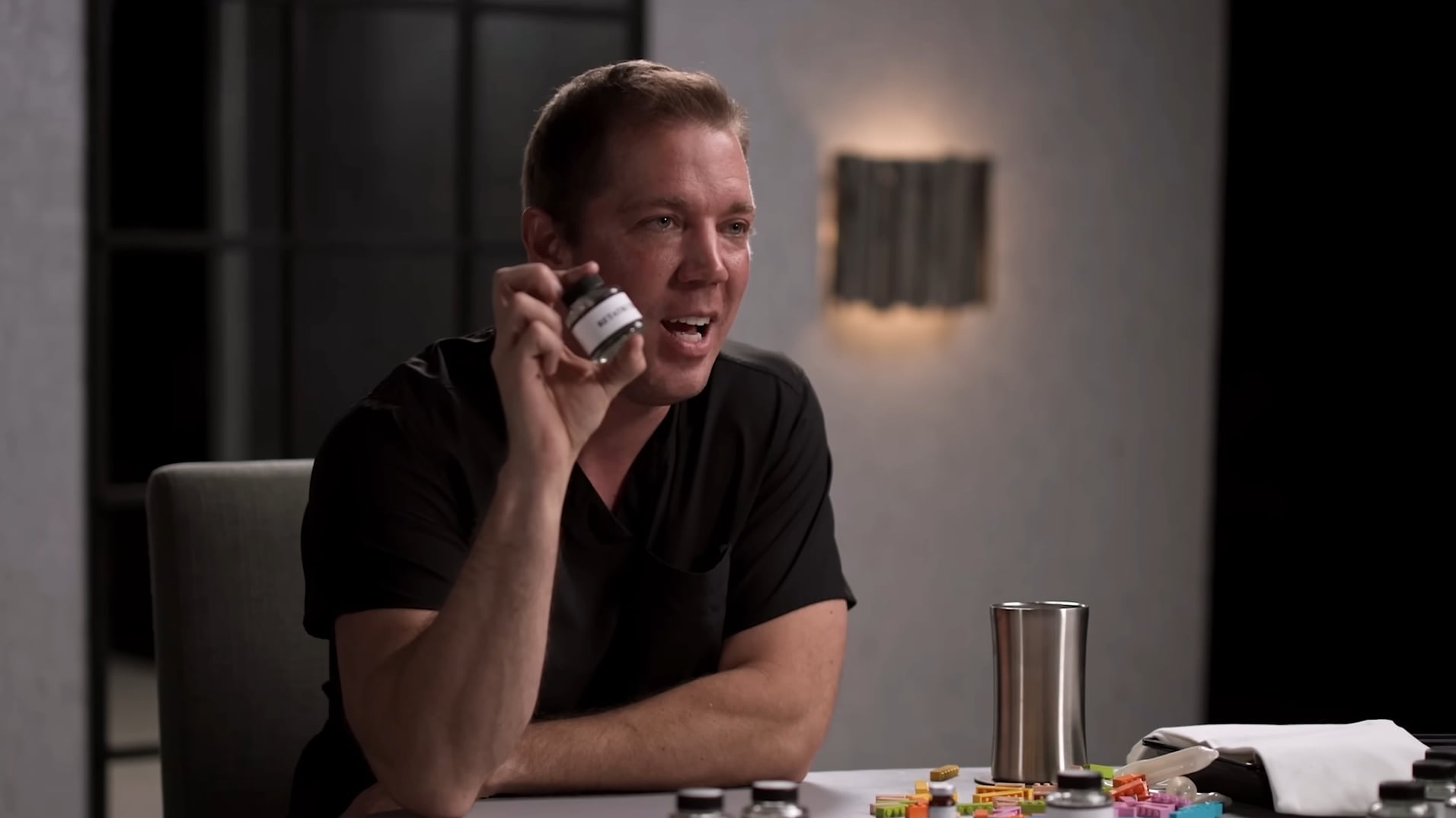 La biotecnología y el sector farmacéutico invierten miles de millones en el desarrollo y regulación de nuevos fármacos peptídicos innovadores (Captura de video: YouTube/@TheDiaryOfACEO)