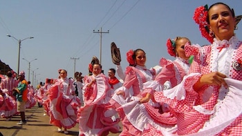 BARRANQUILLA- LA BELLEZA DE LAS CUMBIAMBERAS TAMBIEN ESTUVO PRESENTE EN LA BATALLA DE FLORES. (COLPRENSA - JORGE MARIO ERAZO)