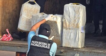El cargamento localizado en Yoro tuvo un peso preliminar de aproximadamente 1.240 kilogramos. (FOTO: Policía Nacional)