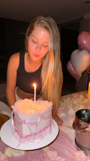 Globos, velas y champagne: así