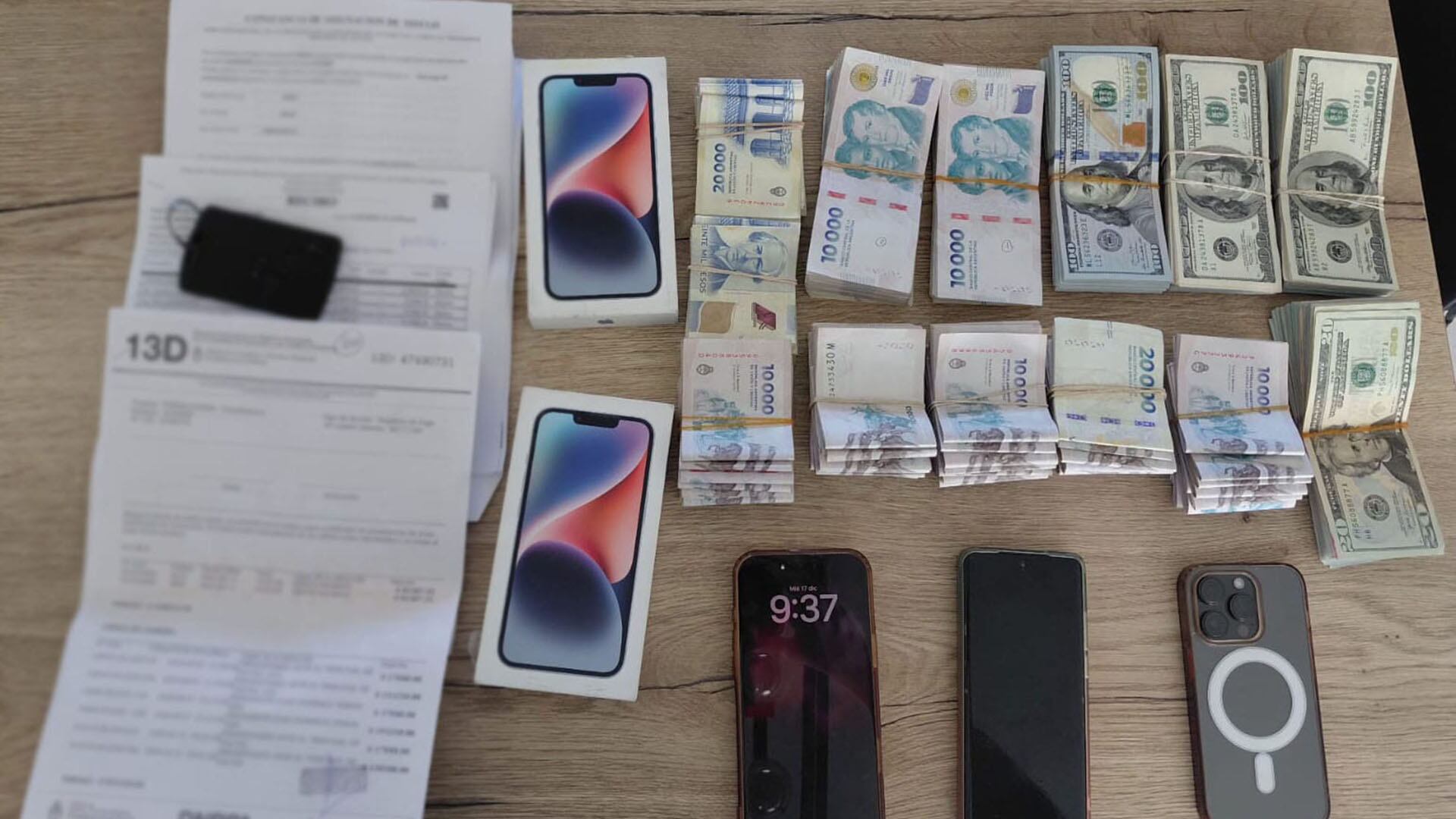 Parte de lo incautado por los investigadores.