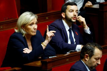 Marine Le Pen, líder de la extrema derecha francesa, calificó el acuerdo UE-Mercosur como una "puñalada por la espalda" y criticó duramente a la Comisión Europea por imponerlo sin considerar el rechazo del Parlamento francés (REUTERS/Sarah Meyssonnier)