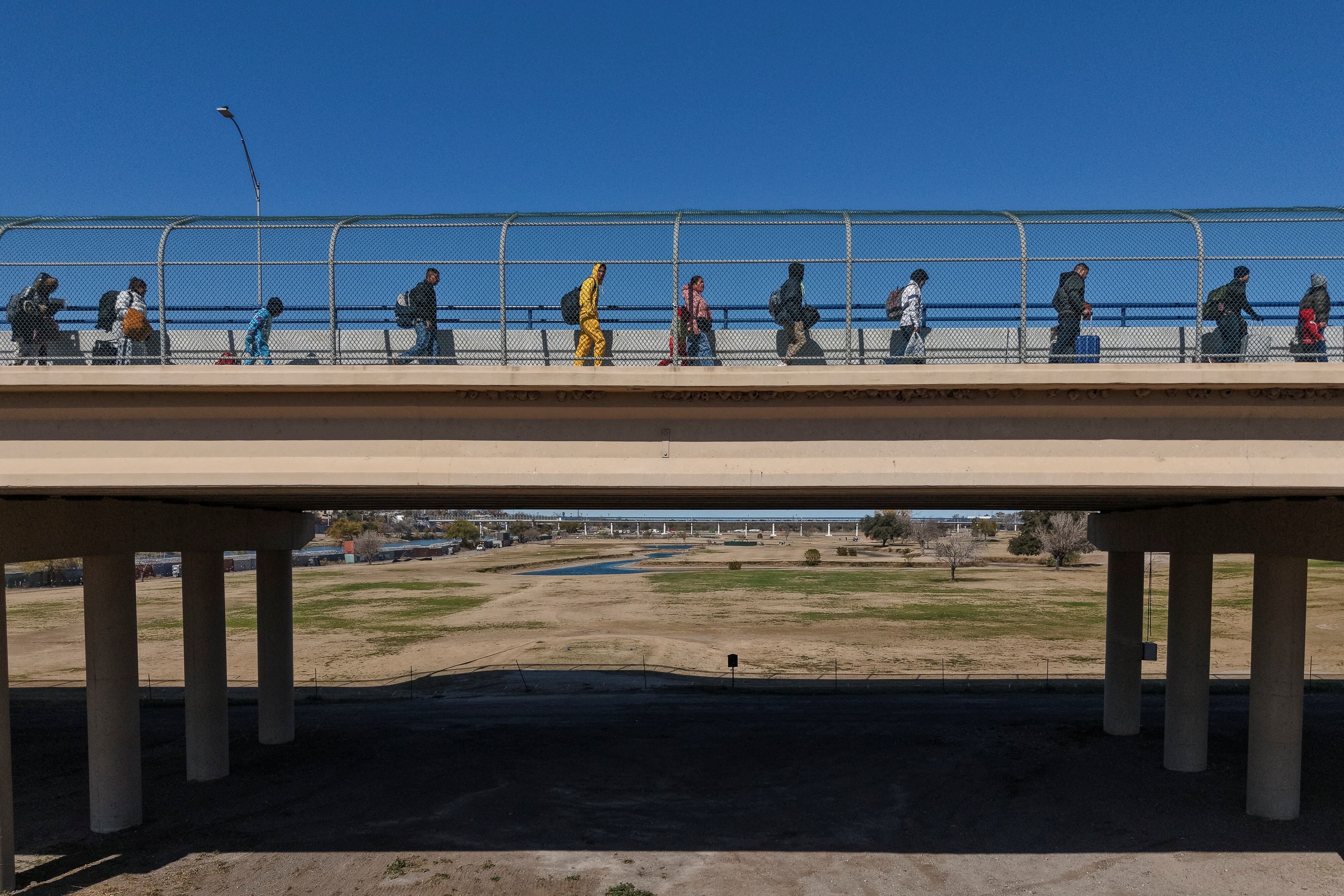 Condiciones como antecedentes penales graves excluyen del permiso de trabajo a solicitantes de asilo, según la normativa de inmigración de Estados Unidos (REUTERS/Cheney Orr)