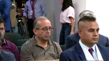 Nicanor Boluarte está sentado al