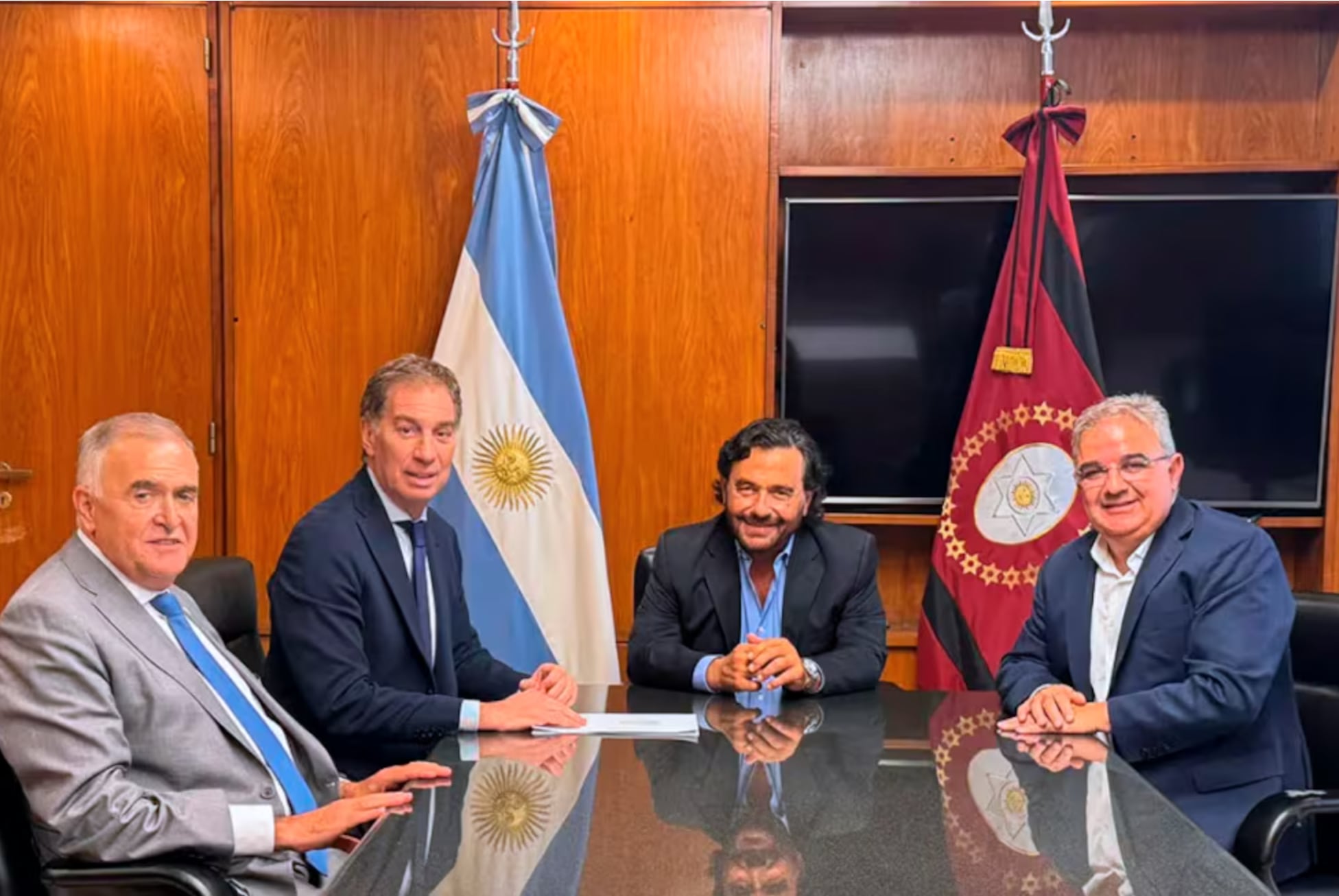 Santilli con Jaldo, Sáenz y Jalil en Casa Rosada el 23 de junio