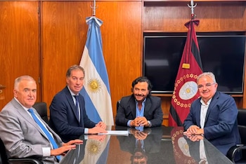 Santilli con Jaldo, Sáenz y Jalil en Casa Rosada el 23 de junio