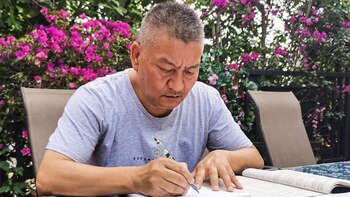 Tiene 55 años y rindió