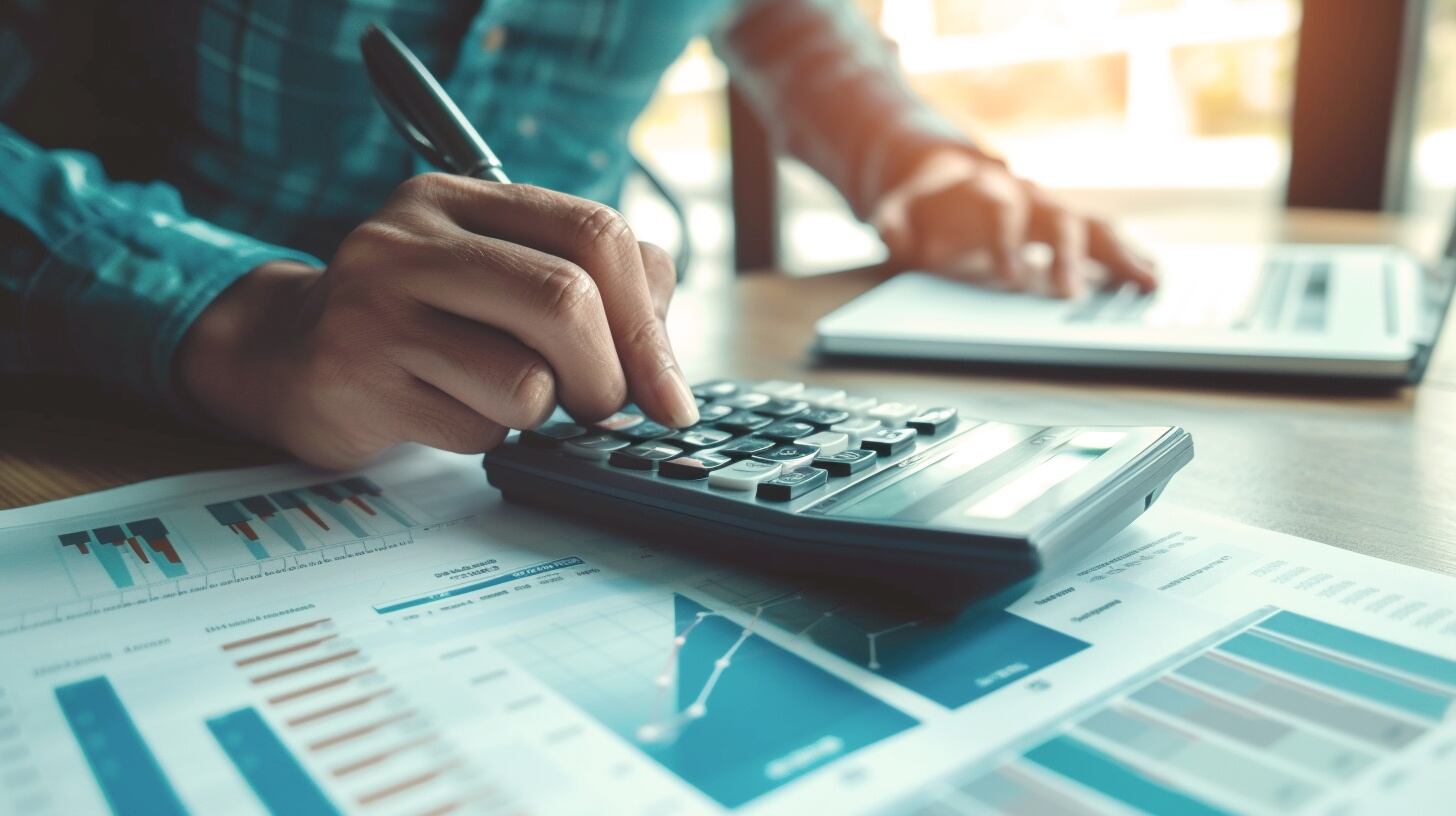 La norma incluye a los monotributistas y al personal de casas particulares