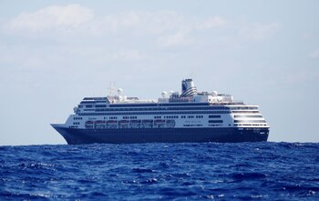 El "Zaandam" frente a Fort