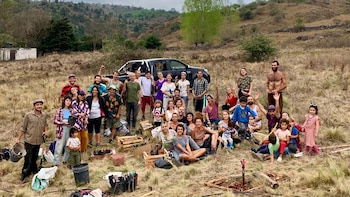 Vivió casi dos años en carpa en medio de las sierras cordobesas y junto a 10 amigos fundó un ecopueblo que hoy alberga a 250 vecinos