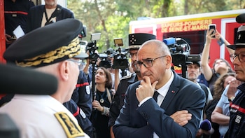 Detenidas más de 400 personas, incluidos 156 menores, por los incendios en Francia