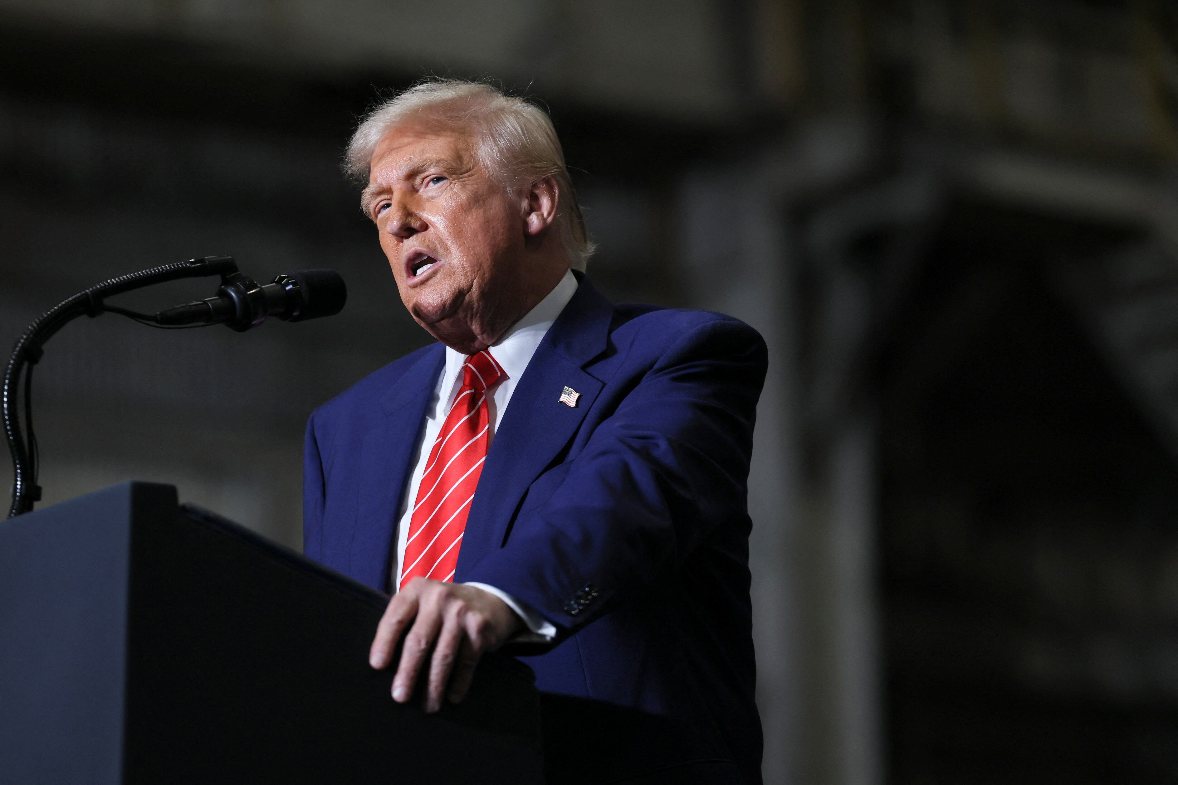 Trump ordenó revocar la licencia de Chevron en Venezuela para elevar la presión sobre Maduro (REUTERS)