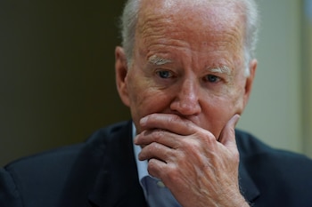 Biden durante la reunión con