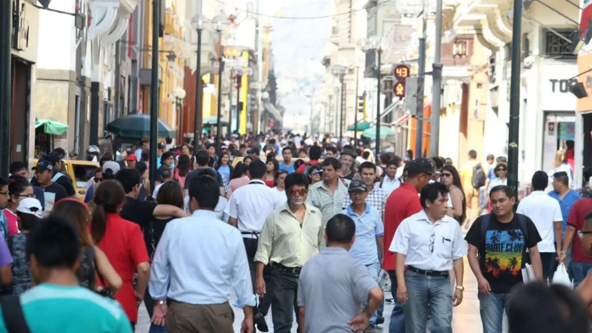 En el sector público, la recuperación de horas deberá realizarse dentro de los diez días inmediatos posteriores o en la oportunidad que determine el titular de cada entidad, según las necesidades del servicio - Créditos: Andina/Melanie Mejía.