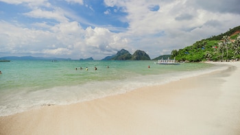 El paraíso aislado de Filipinas que lidera el ranking mundial de playas