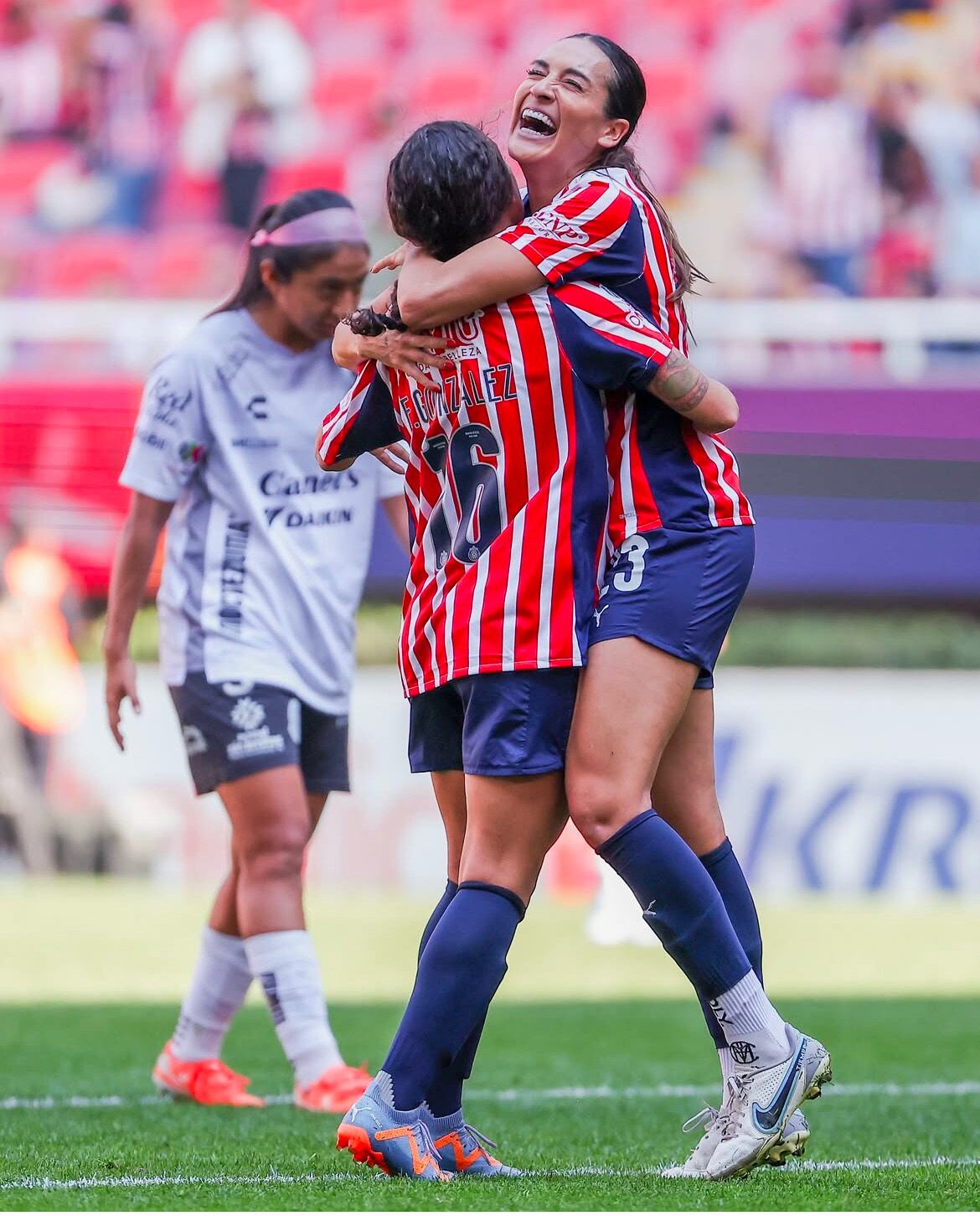 Se tuvo que recorrer el duelo de Chivas Femenil vs Juárez. (Instagram: @chivasfemenil)