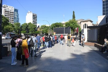 Largas filas se registraron hoy