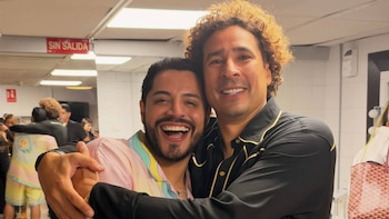 Memo Ochoa y Grupo Firme protagonizan emotivo encuentro en Madrid y celebran el orgullo mexicano