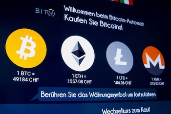 Pantalla de un cajero para comprar criptomonedas. (REUTERS/Arnd Wiegmann)