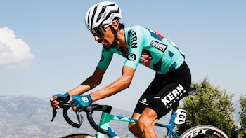 El colombiano Iván Sosa renueva