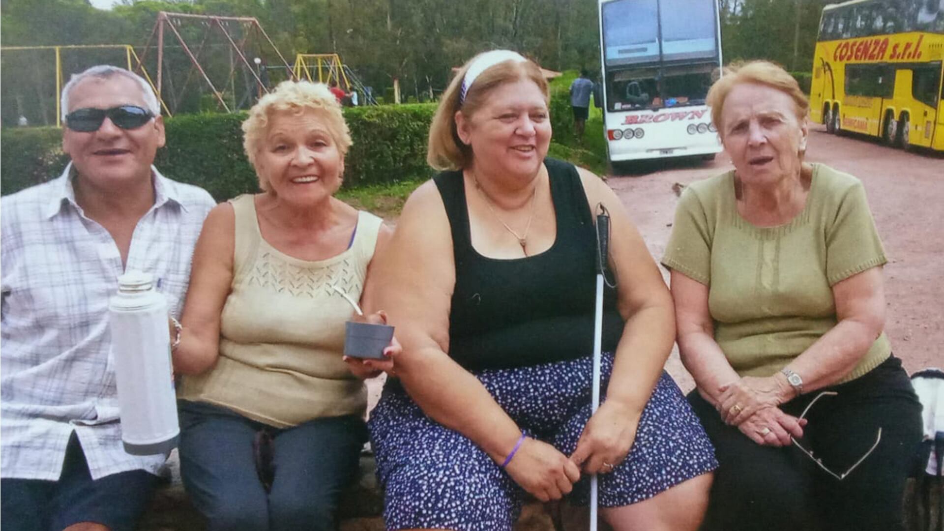 Marcelo (a la izquierda) y Sonia (de musculosa negra y vincha) fueron pareja durante más de dos décadas. “Lo que viví con ella fue hermoso