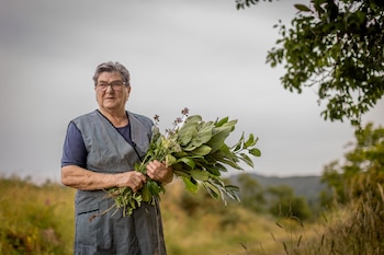 Una mujer con un 'cacho',
