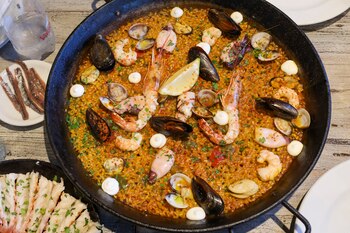Paella desplegada por Francisco Rosat