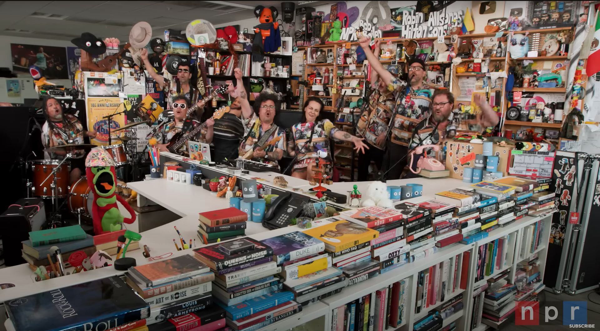 El icónico noticiero de títeres chileno desató carcajadas y reflexión en Washington D.C. (YouTube/NPR)