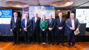 Directivos y miembros de AIEPA