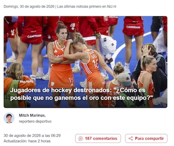 Captura de pantalla de un sitio web deportivo con la foto de jugadoras de hockey vestidas de naranja sobre un campo azul y un titular en texto
