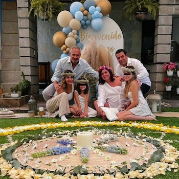 El sobrino de Arath de la Torre nació un día después de que la familia celebró el baby shower