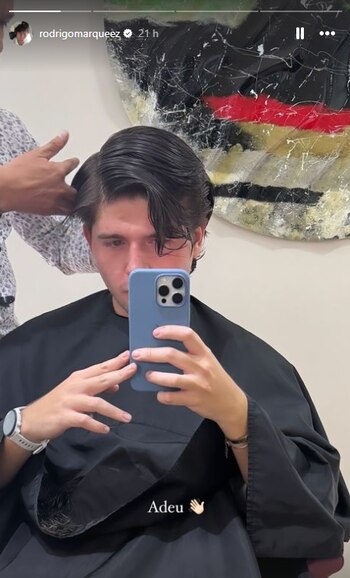 Rodrigo acudió a una peluquería