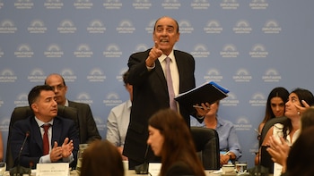 Ley “Ómnibus” y DNU: la