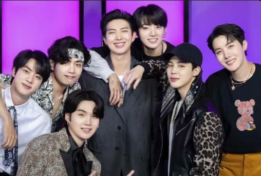 Christian Yaipén invita a los ARMY al streaming party de BTS y confirma que irá a sus conciertos en Lima. Captura: TikTok.