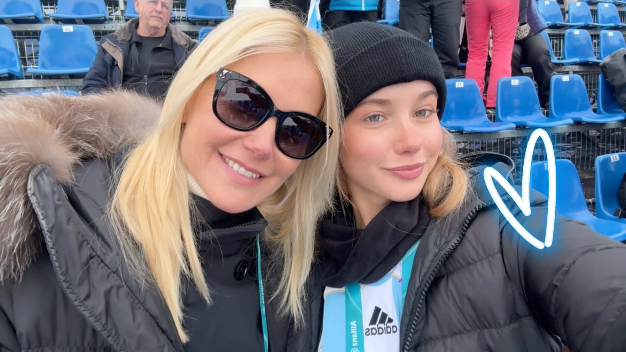 La madre y empresaria siguió de cerca la participación de uno de sus hijos en la cita desarrollada en Italia (Crédito: @tainagravier/Instagram)