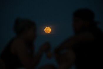 Una luna llena súper rosa