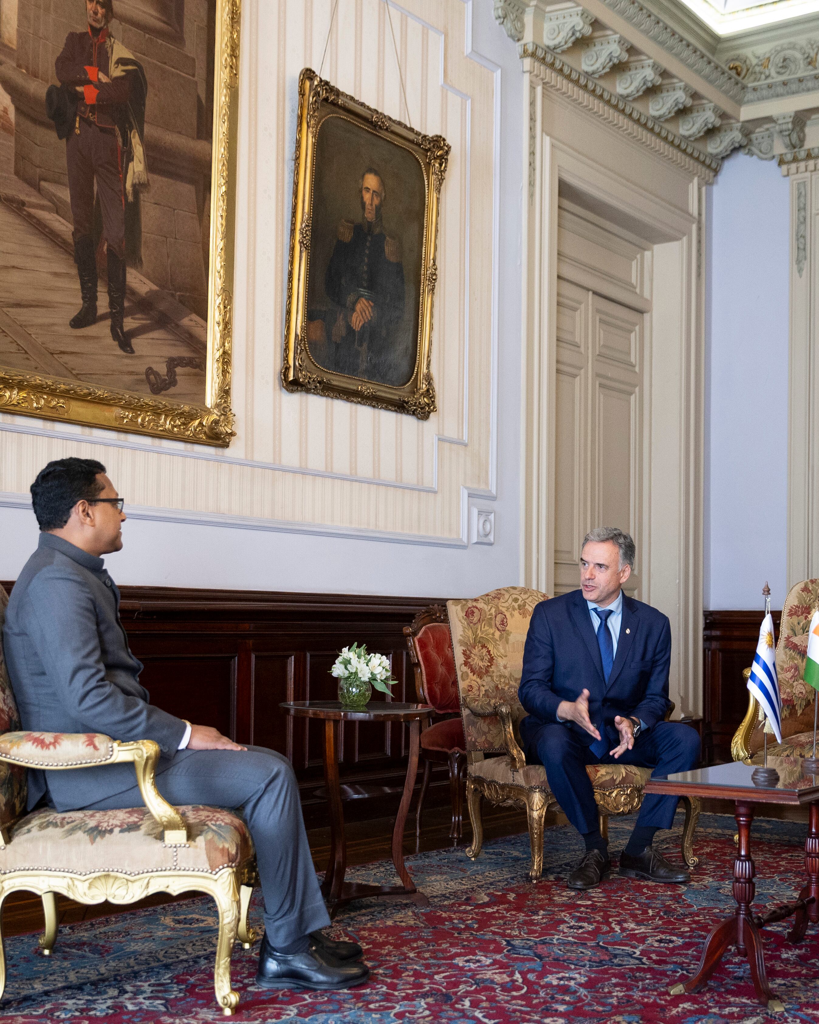 Yamandú Orsi con Binoy George, el primer embajador de India en la historia de Uruguay (Camilo dos Santos Ayala, Presidencia de la República Oriental del Uruguay)