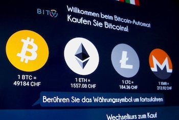 Pantalla de un cajero para comprar criptomonedas. (REUTERS/Arnd Wiegmann)