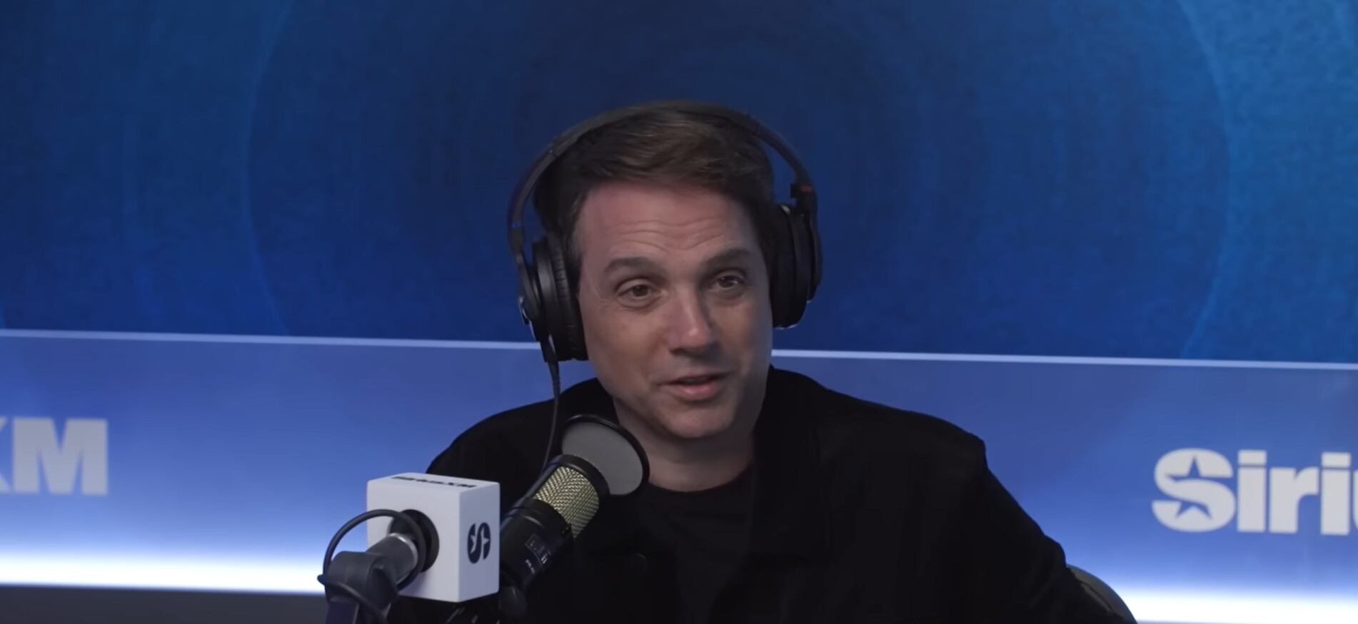 Macchio reflexiona sobre los desafíos de mantenerse vigente sin quedar encasillado en papeles icónicos (YouTube: Team Coco)