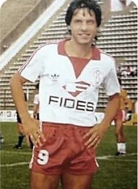 El Toti Iglesias fue el goleador del campeonato con la muy buena marca de 37 tantos jugando para Huracán