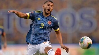 Luis Suárez alcanzó a disputar