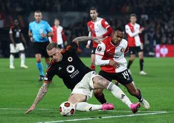 Feyenoord y Roma se encuentra empatados a un gol en el marcador global. REUTERS/Yves Herman